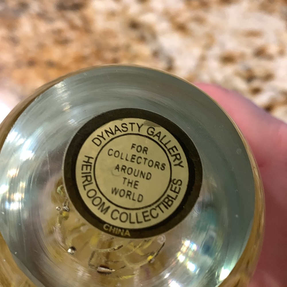 Jellyfish paperweight. Glows in the dark. - Picture 5 of 7